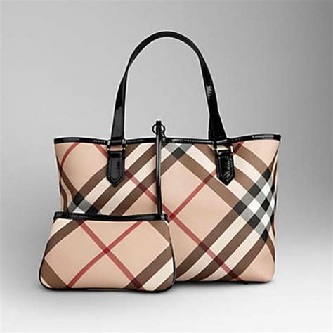 etichette burberry contraffatte|burberry bag symbol.